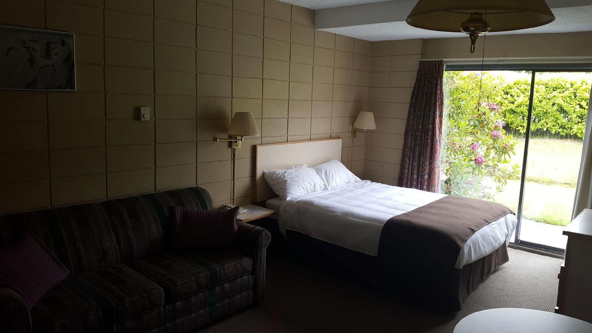 Airport Inn Порт-Харди Экстерьер фото